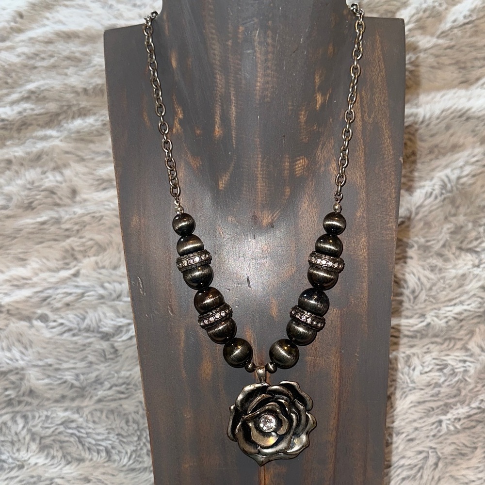 Chic Black Rose Pendant Necklace
